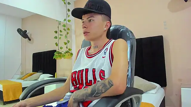 Nascary Fox online show from December 2, 2025, 7:20 pm