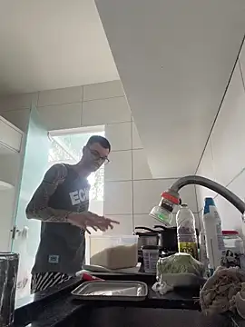 Leonsouzaof online show from December 3, 2025, 5:11 pm