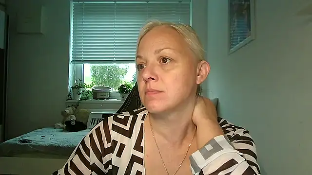 Linsy Kim online show from October 9, 2025, 6:11 am