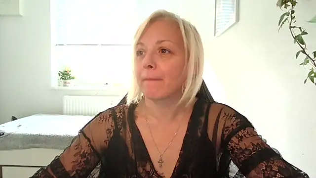 Linsy Kim online show from October 22, 2025, 7:52 am