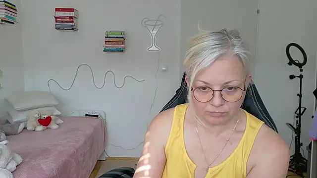 Linsy Kim online show from March 28, 2026, 12:27 pm