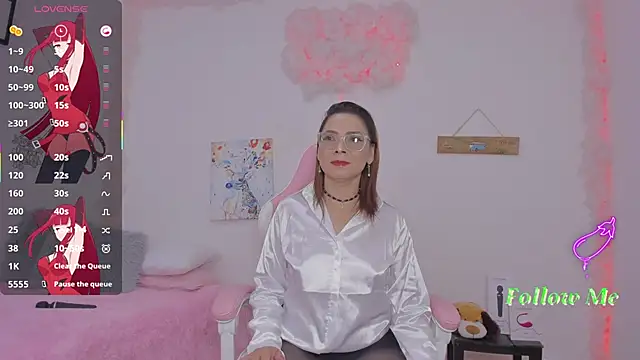 milfAaura online show from November 30, 2025, 2:15 am