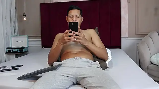 JoaoSalgado online show from October 12, 2025, 6:18 pm