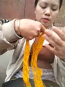 venu00 online show from February 11, 2026, 3:33 am