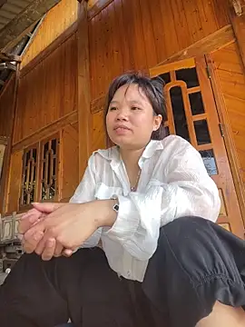 Snapshot of Ngoc-bbi chatting on May 5, 2026, 10:56 am Ngoc-bbi online show from May 5, 2026, 10:56 am