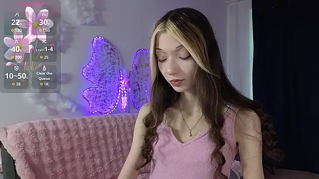 Snapshot of KiraGlam chatting on September 27, 2025, 10:42 am KiraGlam online show from September 27, 2025, 10:42 am