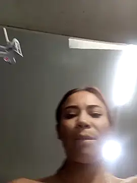 dulcelatin21 online show from December 16, 2025, 12:04 am