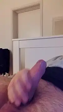 NewJoiner online show from December 14, 2025, 4:01 pm