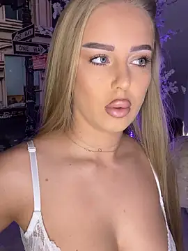 AubrieleRouj1 online show from April 17, 2026, 5:27 pm