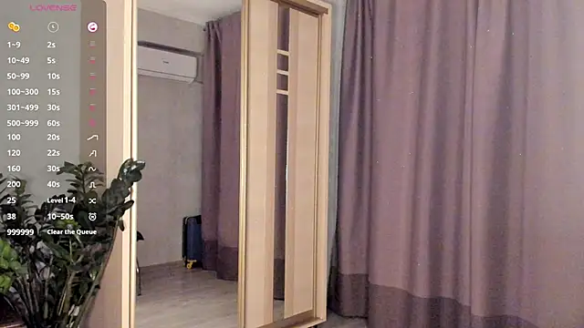 SaraShine  online show from September 29, 2025, 8:02 pm