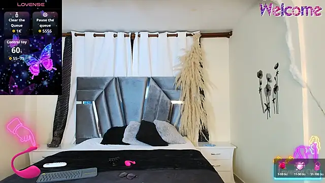 MiniLove 01 online show from October 20, 2025, 12:05 pm