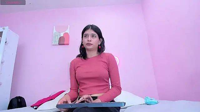 Georgina Ferri  online show from September 19, 2025, 5:24 pm