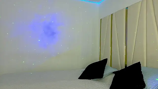 Sarahlove 90 online show from February 11, 2026, 3:39 pm