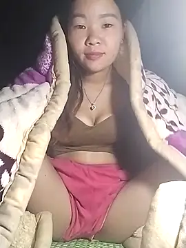 lylylove online show from November 3, 2025, 8:43 pm