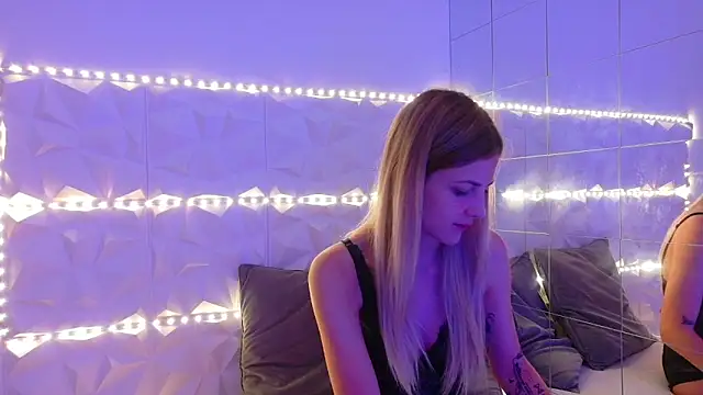 Aishha  online show from September 9, 2025, 5:18 am