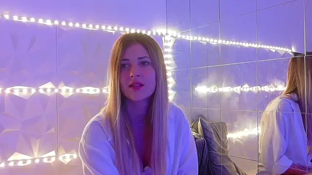 Aishha  online show from October 7, 2025, 5:04 am