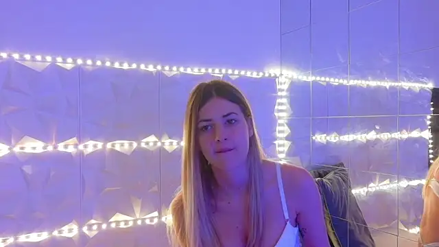 Aishha  online show from November 17, 2025, 6:08 am