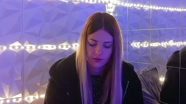 Aishha  online show from December 2, 2025, 6:08 am