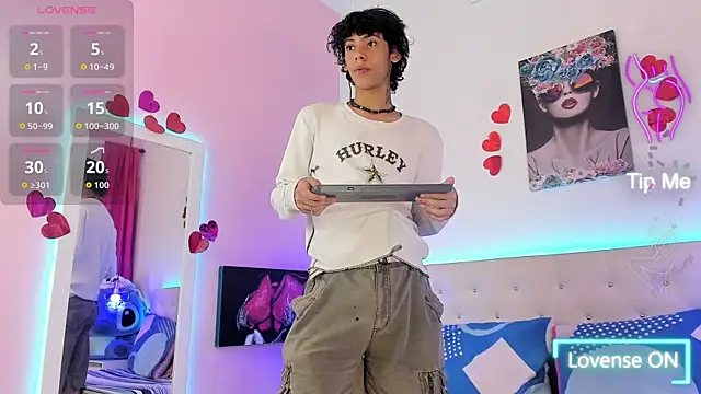Snapshot of Thedoll_ethan7 chatting on October 18, 2025, 5:35 pm Thedoll ethan7 online show from October 18, 2025, 5:35 pm