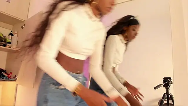 Stefannyevans  online show from February 12, 2026, 2:01 pm