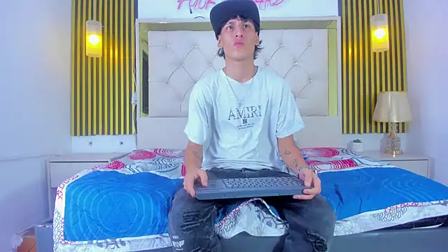 Snapshot of Just18Jake chatting on September 19, 2025, 12:34 am Just18Jake online show from September 19, 2025, 12:34 am