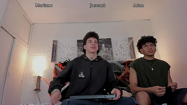 Snapshot of Adan_Oriol chatting on October 30, 2025, 3:30 am Adan Oriol online show from October 30, 2025, 3:30 am