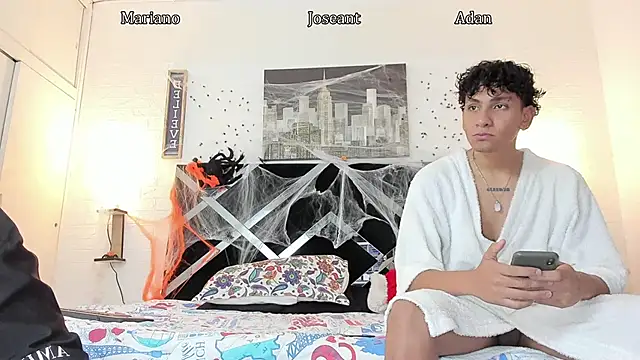 Snapshot of Adan_Oriol chatting on October 31, 2025, 3:51 am Adan Oriol online show from October 31, 2025, 3:51 am