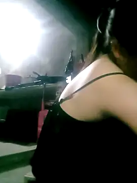 Maymay0033 online show from November 3, 2025, 10:53 pm