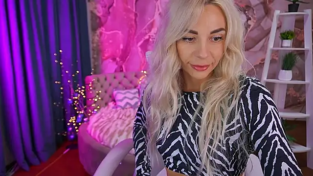 BellaRayyy online show from November 2, 2025, 1:57 pm