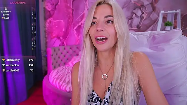 BellaRayyy online show from November 27, 2025, 7:27 pm