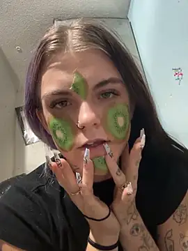 Snapshot of ittybittymeryssa chatting on December 20, 2025, 11:17 am ittybittymeryssa online show from December 20, 2025, 11:17 am