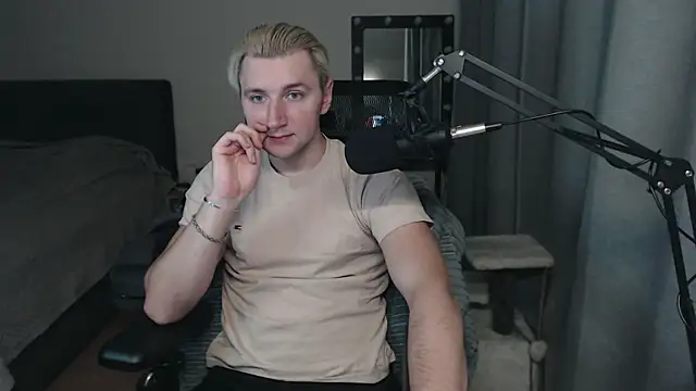 Elvin Vaenight online show from October 7, 2025, 10:29 pm