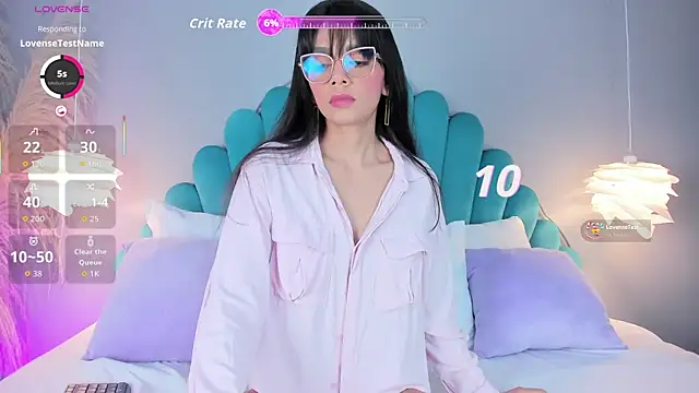 AlassiaHocthner online show from November 24, 2025, 11:43 am