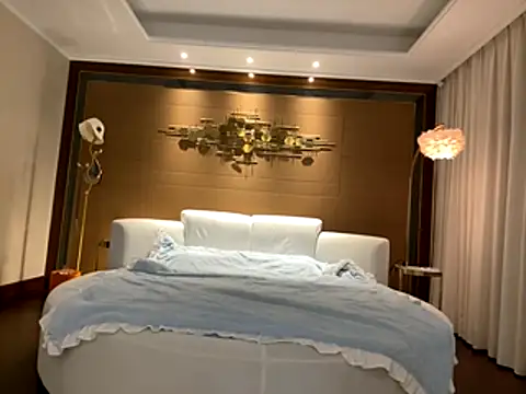 yuer2563 online show from November 1, 2025, 2:52 pm