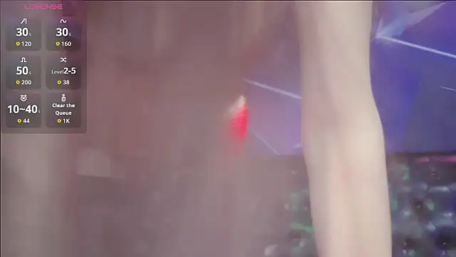 yuer2563 online show from November 25, 2025, 2:17 pm