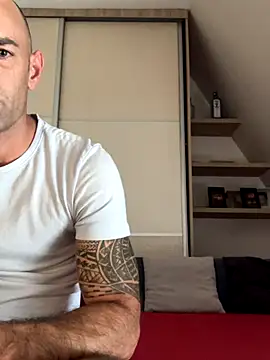 Enriko Aisah2025 online show from September 9, 2025, 1:32 pm