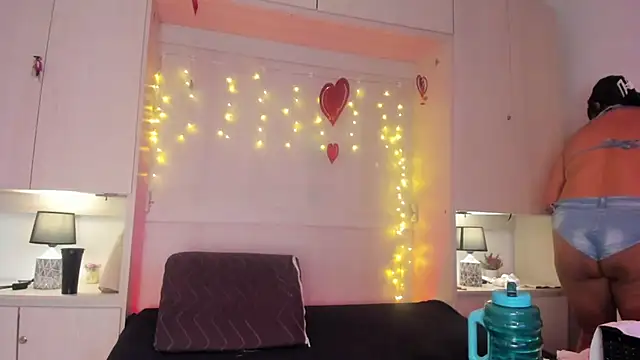 VickyRuiz  online show from February 21, 2026, 1:01 pm