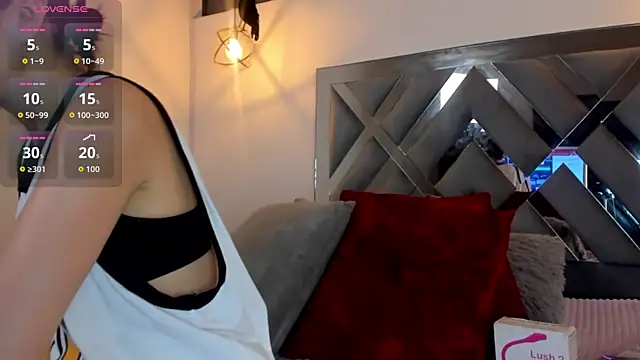 Snapshot of Candy_Hott7 chatting on October 28, 2025, 9:17 pm Candy Hott7 online show from October 28, 2025, 9:17 pm