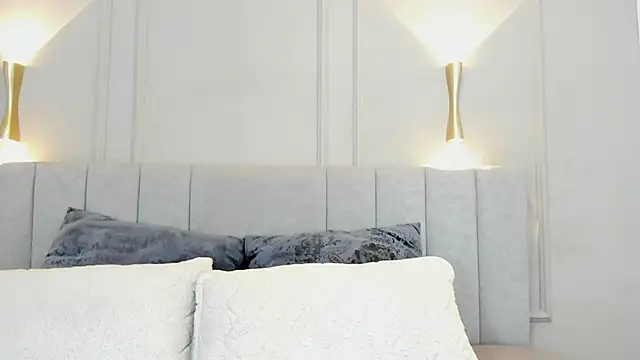 victoria bourne online show from October 13, 2025, 7:03 pm