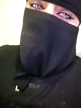 lilyan12 online show from April 1, 2026, 10:40 pm