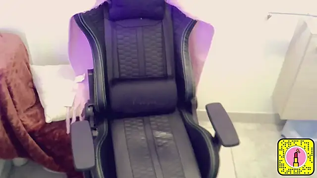 Snapshot of Morgane818181 chatting on December 13, 2025, 10:48 pm Morgane818181 online show from December 13, 2025, 10:48 pm