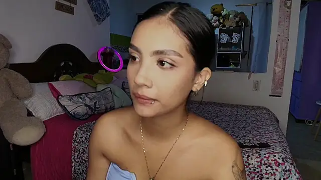 mia yireth online show from September 22, 2025, 1:18 am