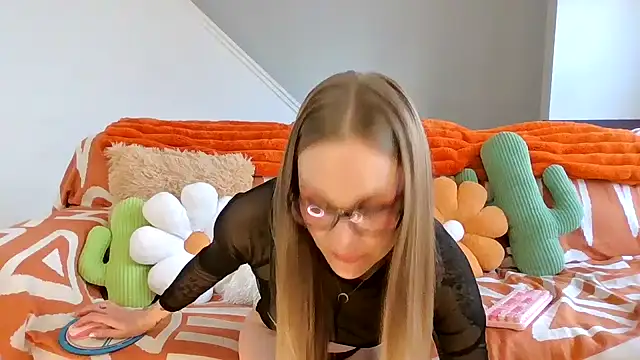 annadelrae444 online show from April 24, 2026, 1:46 pm