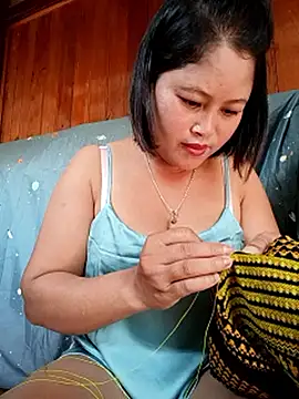 maycuc123 online show from October 12, 2025, 2:32 am