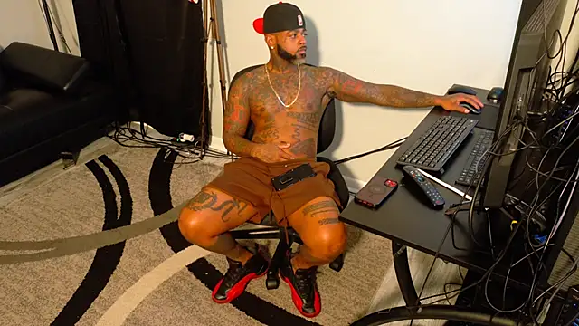 SLANGONDEMHOES online show from November 3, 2025, 7:26 pm