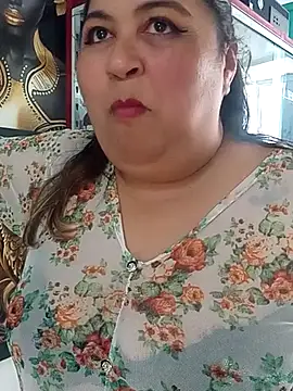 Snapshot of curvy_diva_ chatting on September 13, 2025, 2:06 pm curvy diva online show from September 13, 2025, 2:06 pm