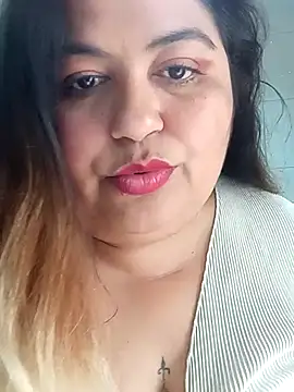 Snapshot of curvy_diva_ chatting on September 20, 2025, 1:23 pm curvy diva online show from September 20, 2025, 1:23 pm