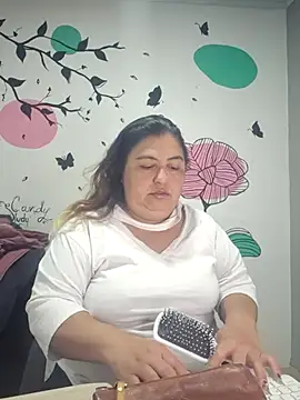 Snapshot of curvy_diva_ chatting on October 2, 2025, 11:17 am curvy diva online show from October 2, 2025, 11:17 am
