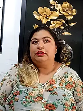 Snapshot of curvy_diva_ chatting on October 5, 2025, 12:03 pm curvy diva online show from October 5, 2025, 12:03 pm