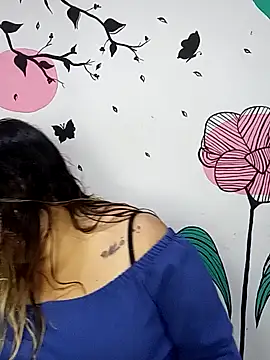 Snapshot of curvy_diva_ chatting on October 6, 2025, 11:07 am curvy diva online show from October 6, 2025, 11:07 am